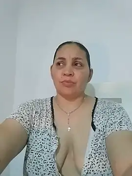 צ'אט XXX בשידור חי של MirandaSoto