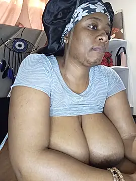 Chat +18 de CocoBootyyy ao vivo