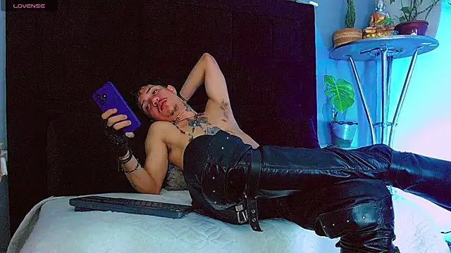HannibalLester XXX чат на живо