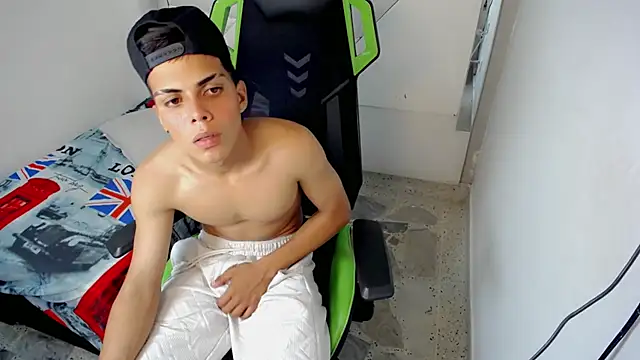 RyanFlirty live XXX chat