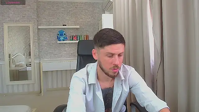 JonahShaw – Naživo XXX chat
