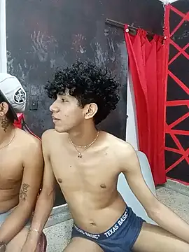 FRIENDS_LATINOS: απευθείας συνομιλία ΧΧΧ