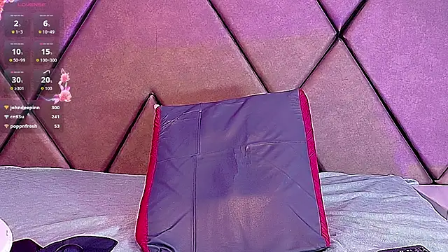 Chat XXX en directo de Mikaela-Banes