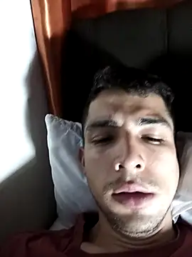 Chat +18 de Tchutom ao vivo