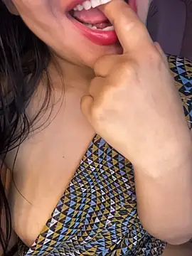 shara_queen1 Adlı Modelin Canlı XXX Sohbeti