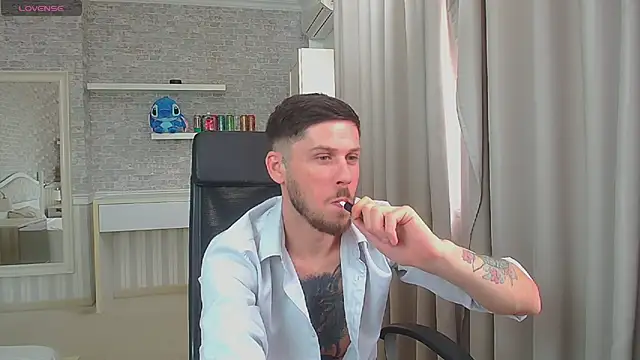 JonahShaw Live XXX-Chat