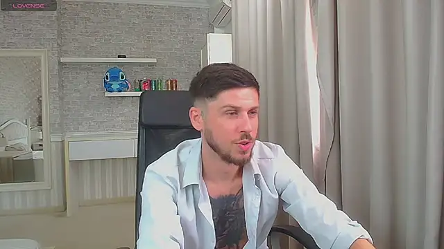 Živý XXX chat JonahShaw