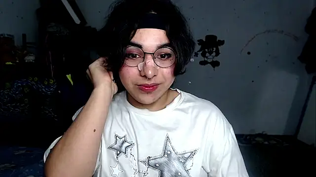 Show modela Tiff_-Styles na web-kameri