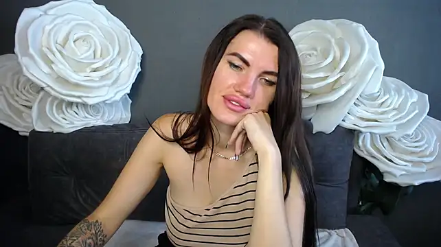 MilaLoona's Live XXX Chat