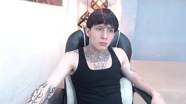 Cry_thereal élő XXX-chatje