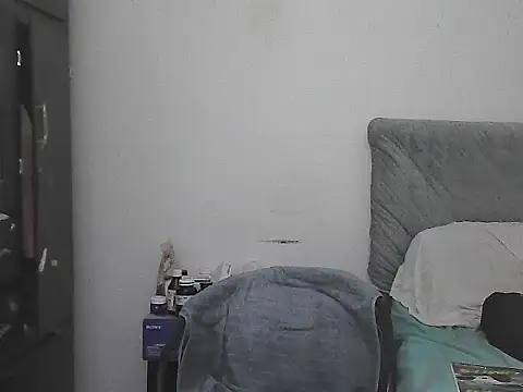 XXX chat uživo modela alphalatinobearx