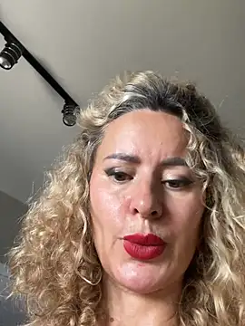 Tania201243's Live XXX Chat