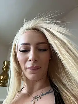 AngieShae Adlı Modelin Canlı XXX Sohbeti