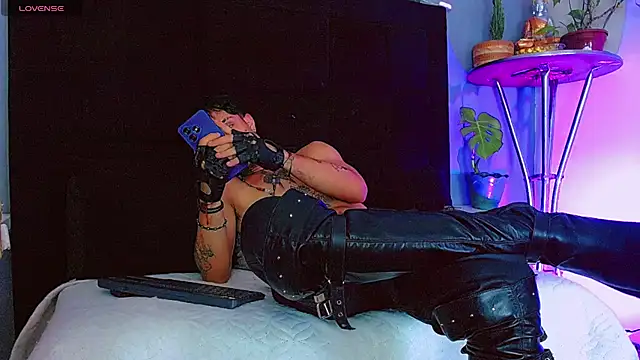 HannibalLester's Live XXX Chat