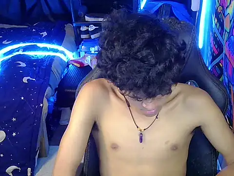 Chatroom XXX en direct de hugekenbigcock