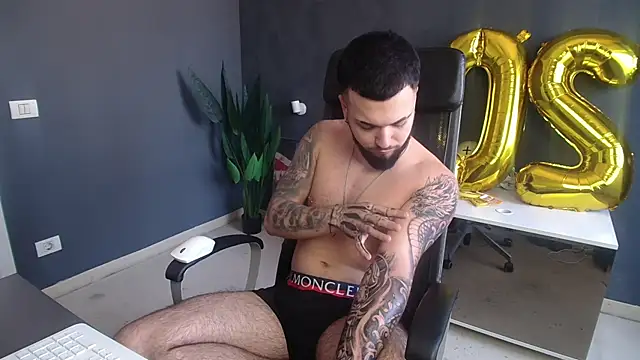 XXX chat uživo modela OscarWillss