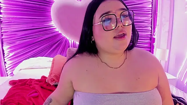 Lushi_Love Adlı Modelin Canlı XXX Sohbeti