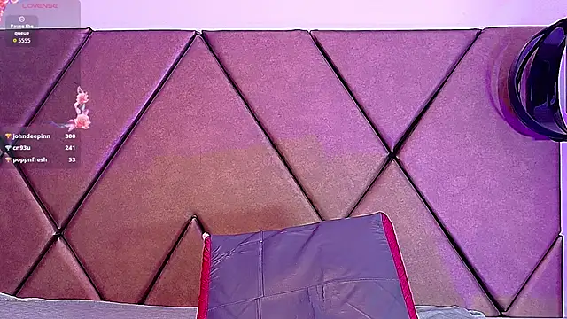 Chat +18 de Mikaela-Banes ao vivo