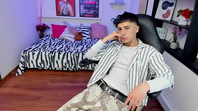 Živý XXX chat Benji23_