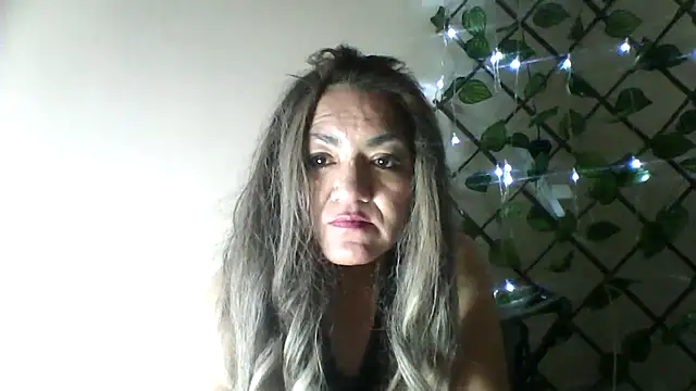 Mich76 Adlı Modelin Canlı XXX Sohbeti