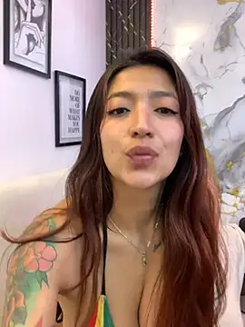 XXX chat uživo modela PamelaSuee