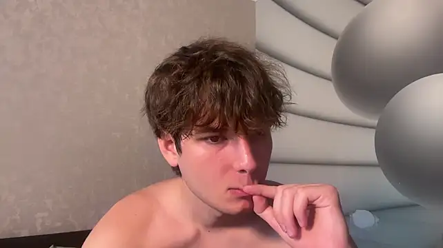 Show modela tomasdickpick na web-kameri