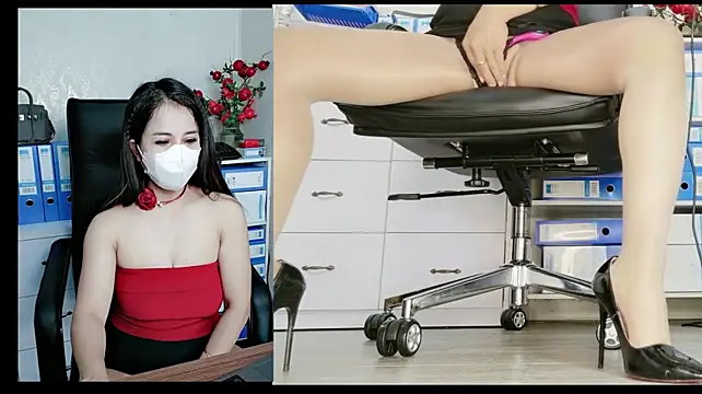 Julie-Rosee live XXX chat