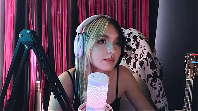 Avi_Nile Live XXX-chat