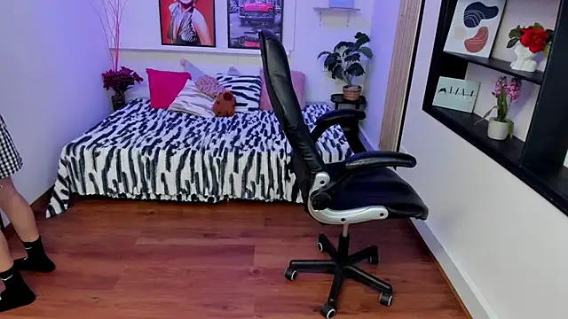 Benji23_n Live XXX chat