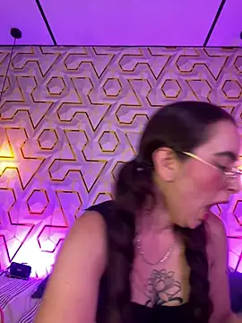 MelanyyJhonson15's Live XXX Chat