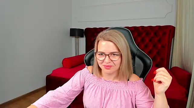 AdeleRavelle Adlı Modelin Canlı XXX Sohbeti