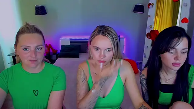 XXX chat uživo modela MagicEyess