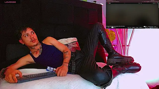 XXX chat uživo modela HannibalLester