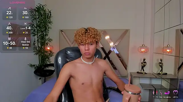 Anyelo_Twink Adlı Modelin Canlı XXX Sohbeti