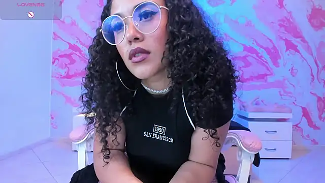 Chat +18 de victoria_rosee1 ao vivo