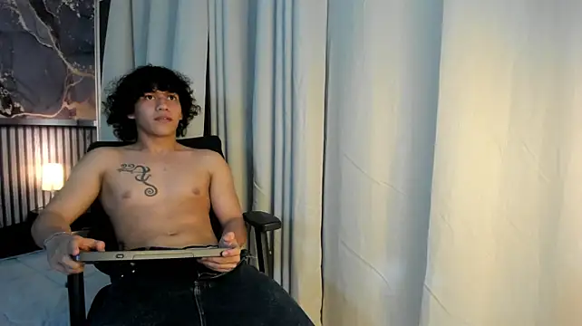 adrian_black86306 Live XXX-chat