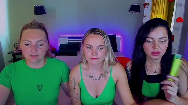 XXX chat uživo modela MagicEyess