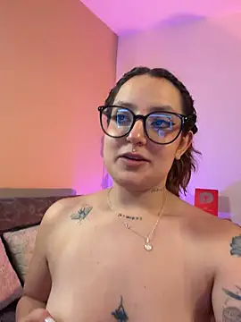 צ'אט XXX בשידור חי של Megan_lu2