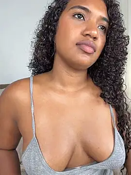 Chat XXX ao vivo de MilaTeenX