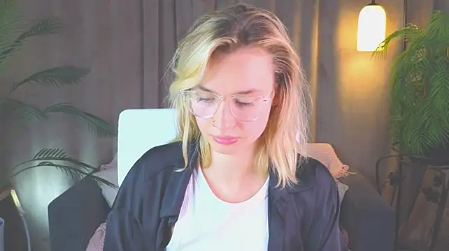 NoraMoreau Live XXX Chat