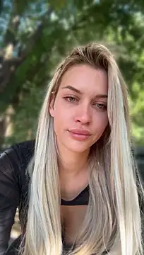 KikiWatson Adlı Modelin Canlı XXX Sohbeti