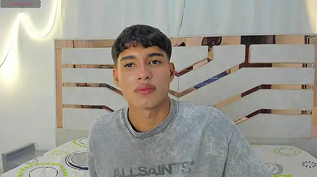 ADRIAN_LUUST Chat XXX live
