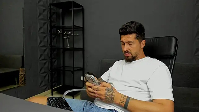 LoganStroud's Live XXX Chat