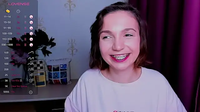 KindHazelHere_ Chat XXX in diretta
