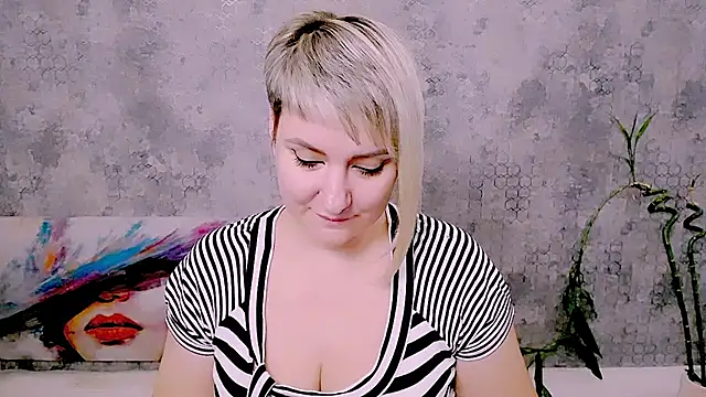 Djullia Live XXX-chat