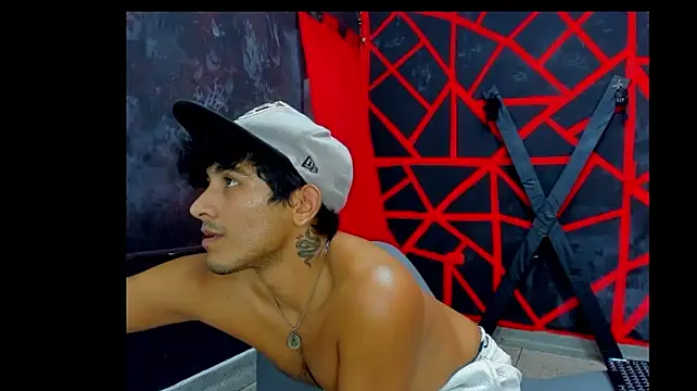 FRIENDS_LATINOSn Live XXX chat
