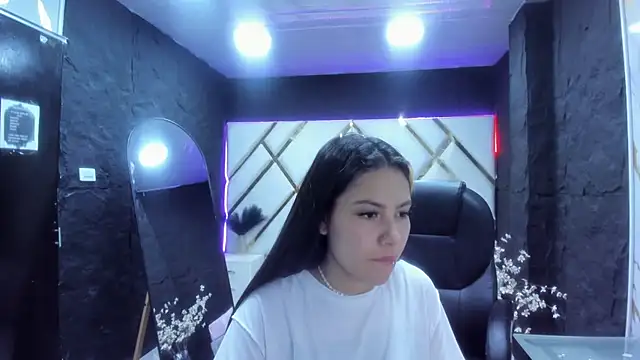 Azul_Horny18 Adlı Modelin Canlı XXX Sohbeti