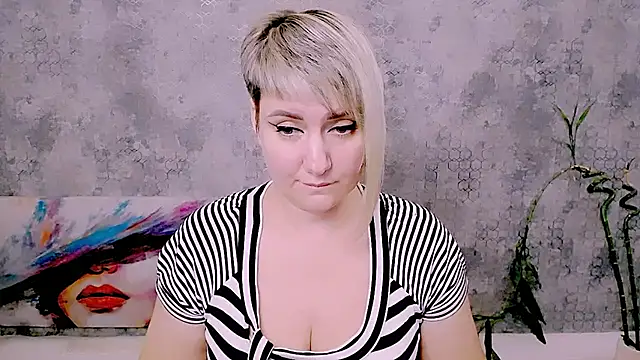 Djullia Live XXX-Chat