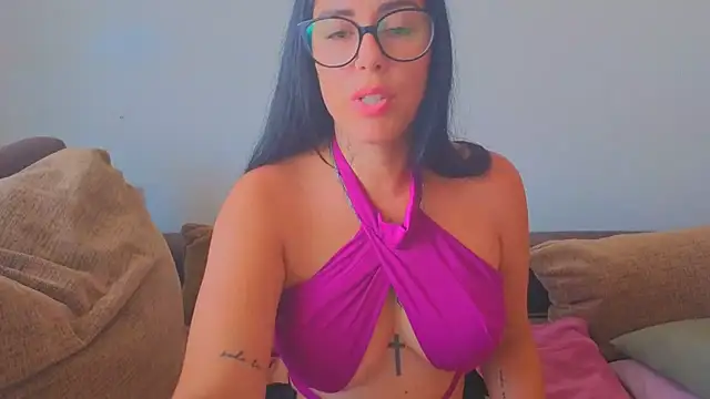 tatii222 Adlı Modelin Canlı XXX Sohbeti