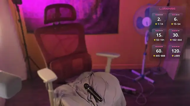 CutieMaeveeのライブXXXチャット
